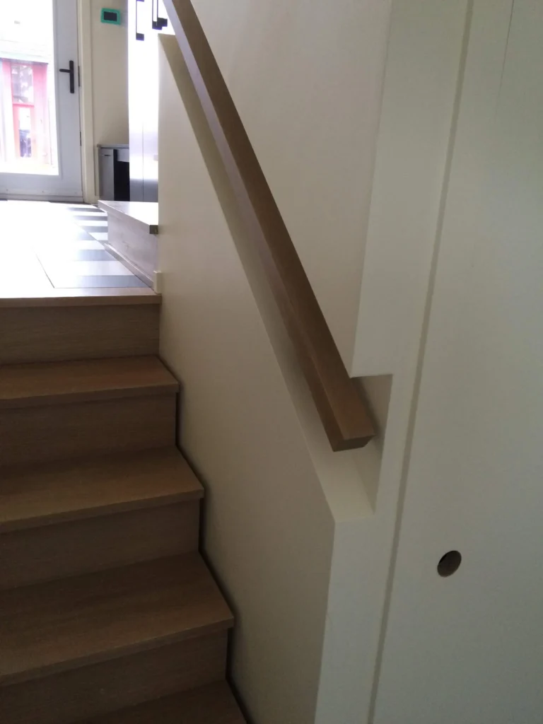 Escalier contemporain en chêne pâle — photo 2