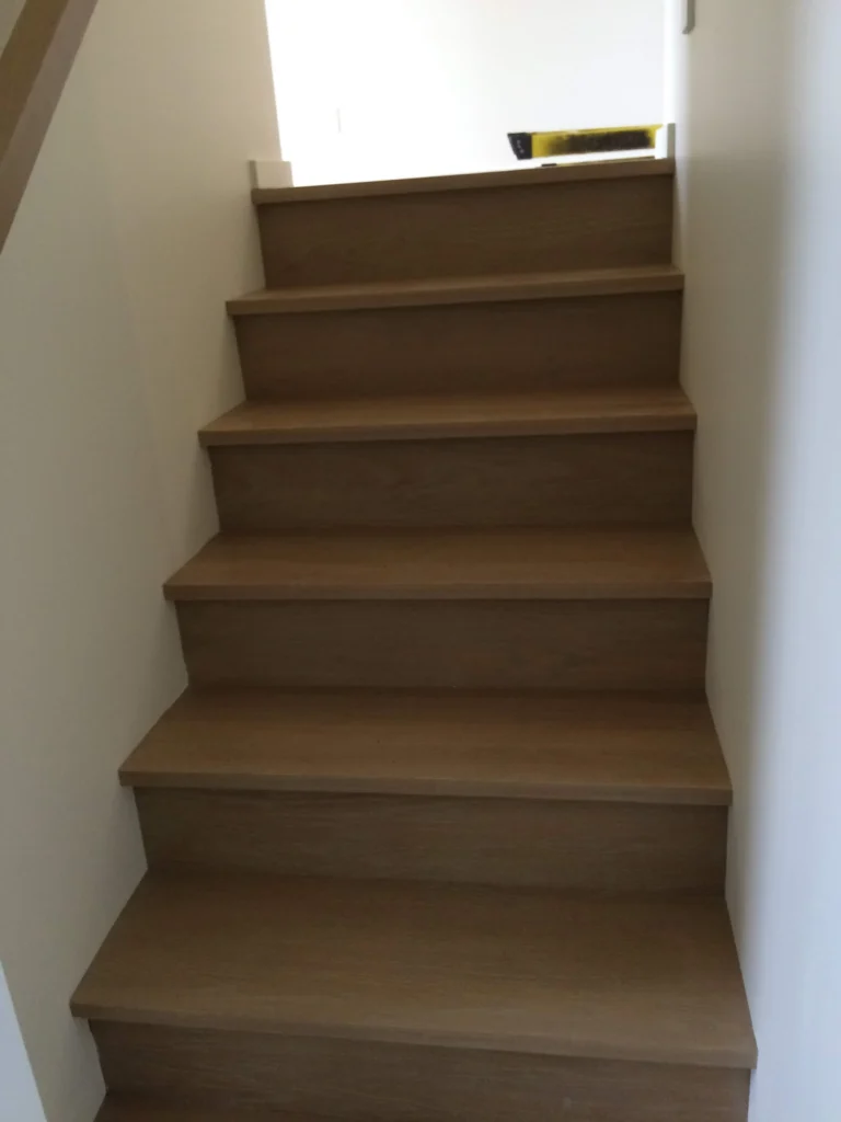 Escalier contemporain en chêne pâle — photo 4