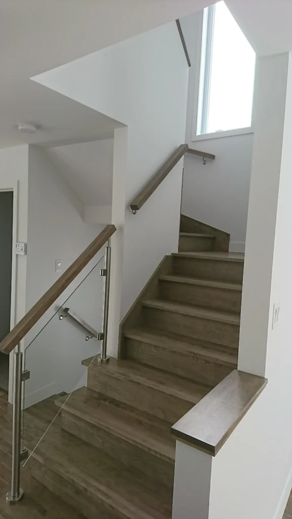 Escalier tournant en érable gris — photo 2