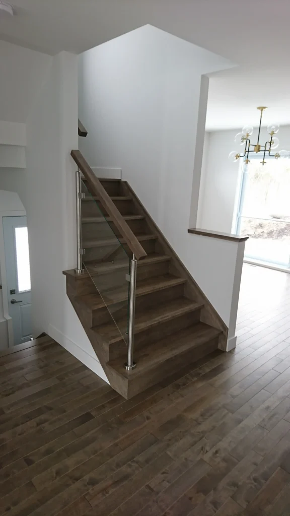 Escalier tournant en érable gris — photo 3