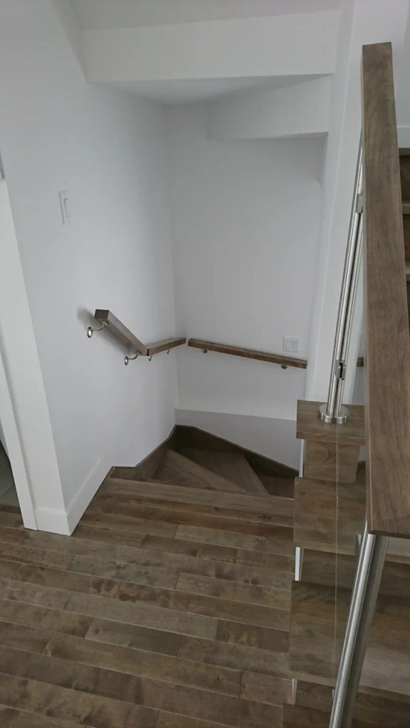 Escalier tournant en érable gris — photo 4