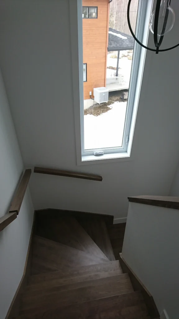 Escalier tournant en érable gris — photo 6