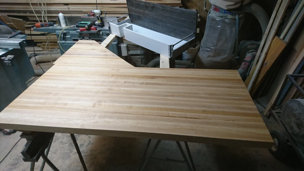 Comptoir d&rsquo;érable massif fabriqué en atelier