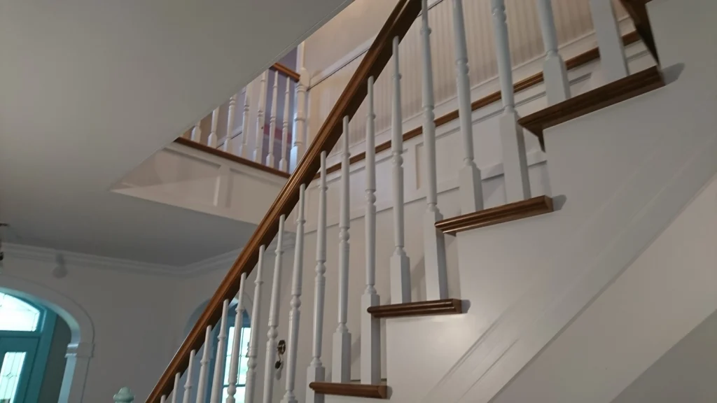 Escalier classique à barreaux tournés