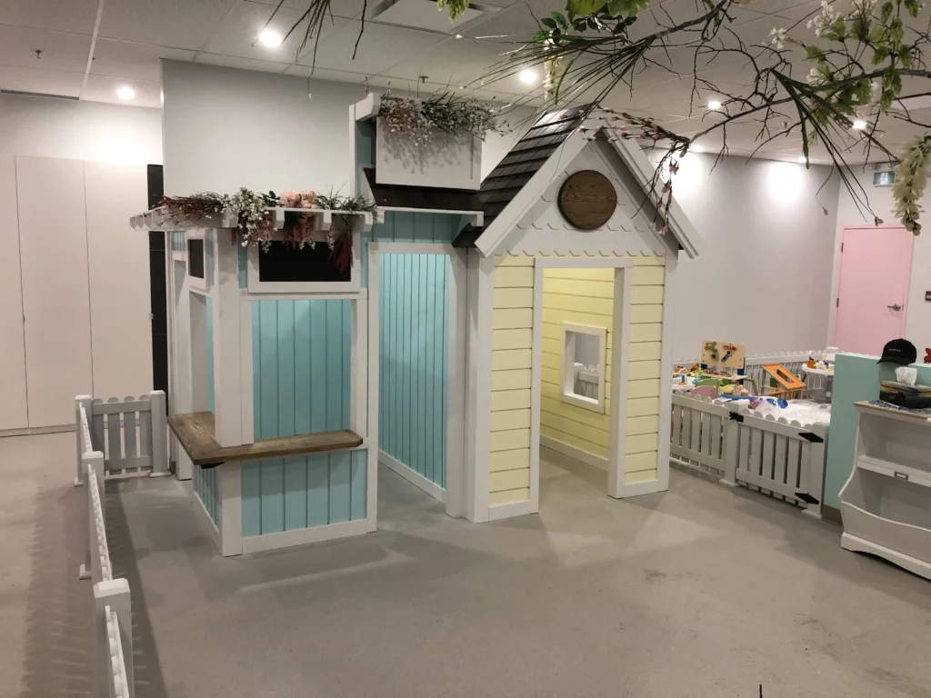 Kiosque et cabane de jeu sur mesure en bois peint
