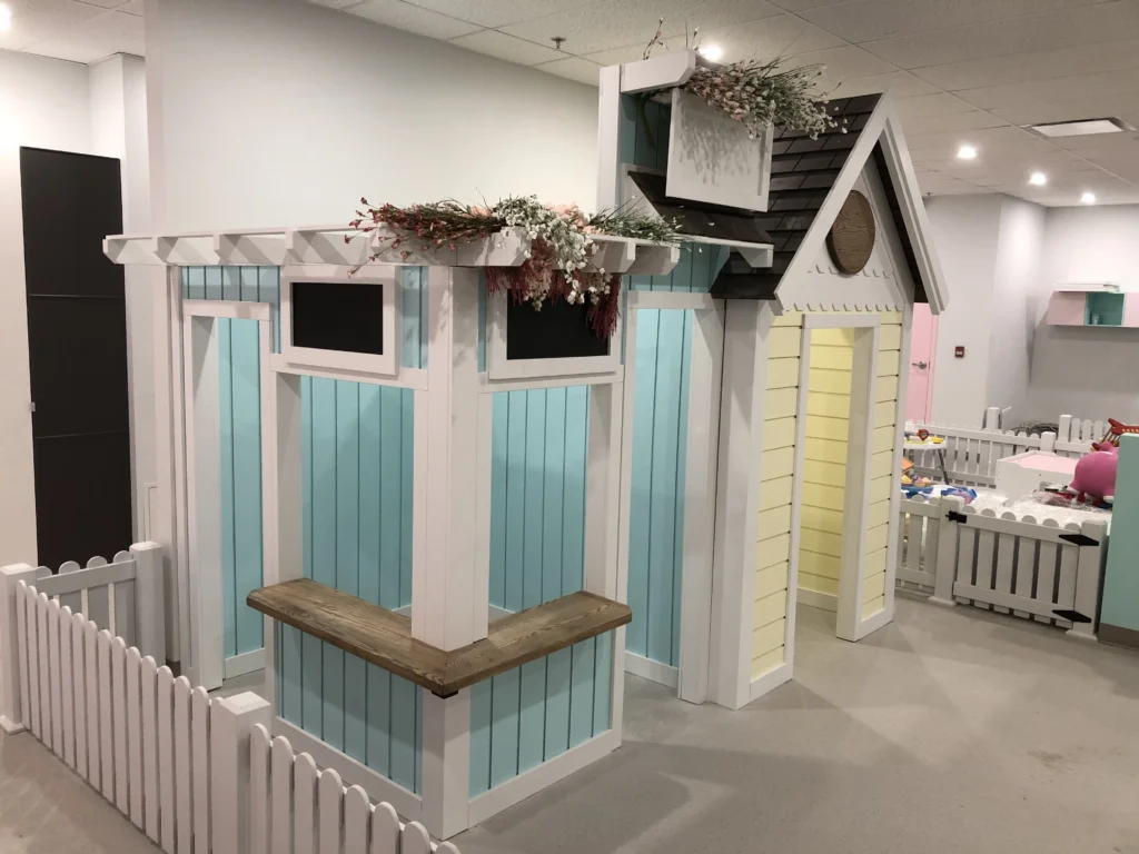 Kiosque et cabane de jeu sur mesure en bois peint pastel — vue 3