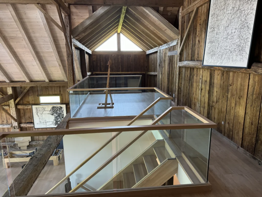 Escalier et mezzanine de chêne blanchi