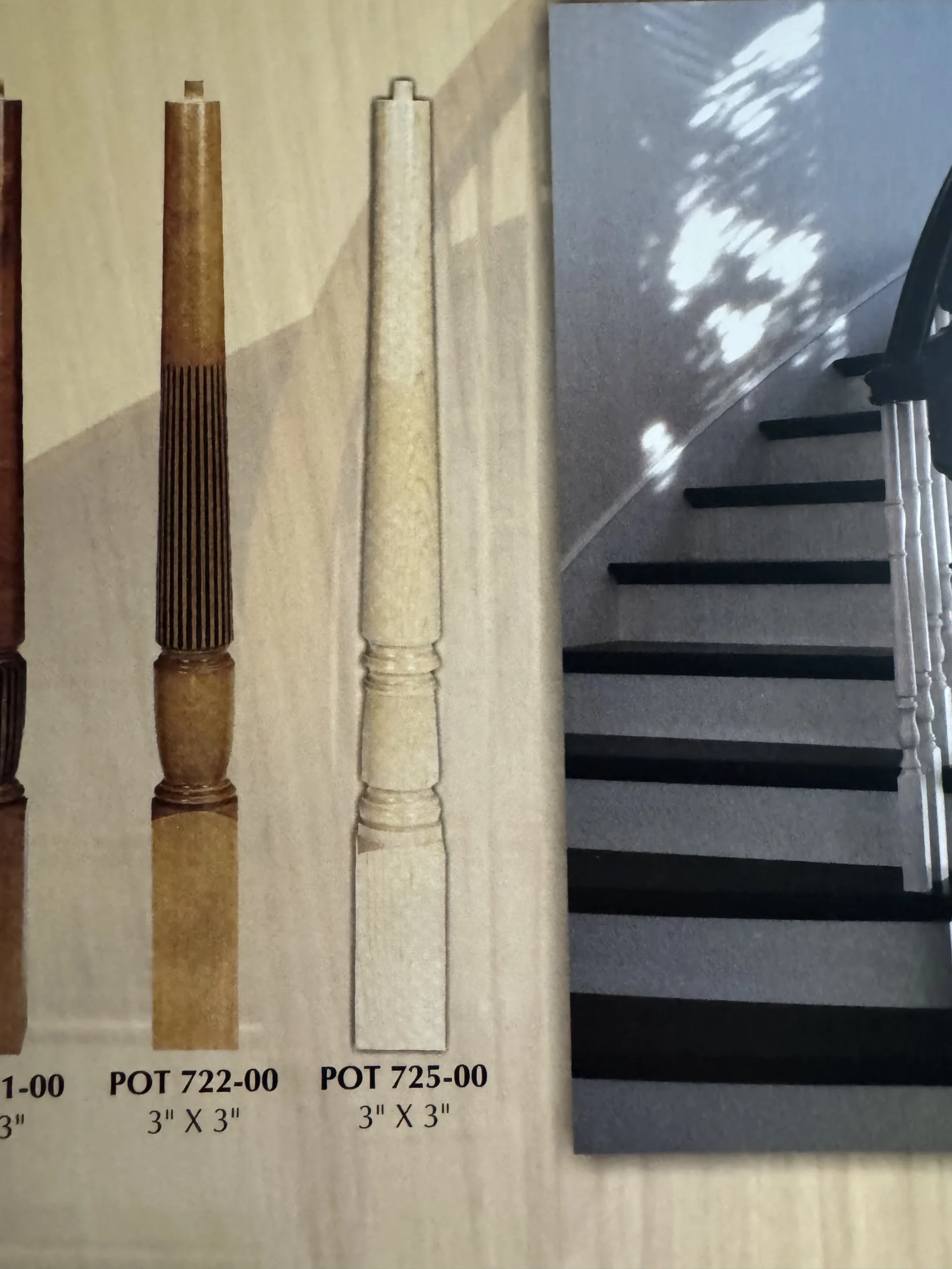 Présentoir de poteaux de départ d&rsquo;escalier — vue principale