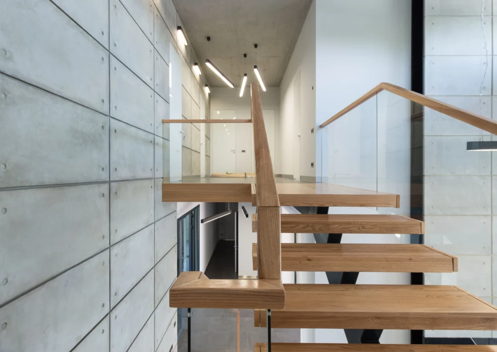 Escalier droit sur mesure en bois franc, Escaliers Messier