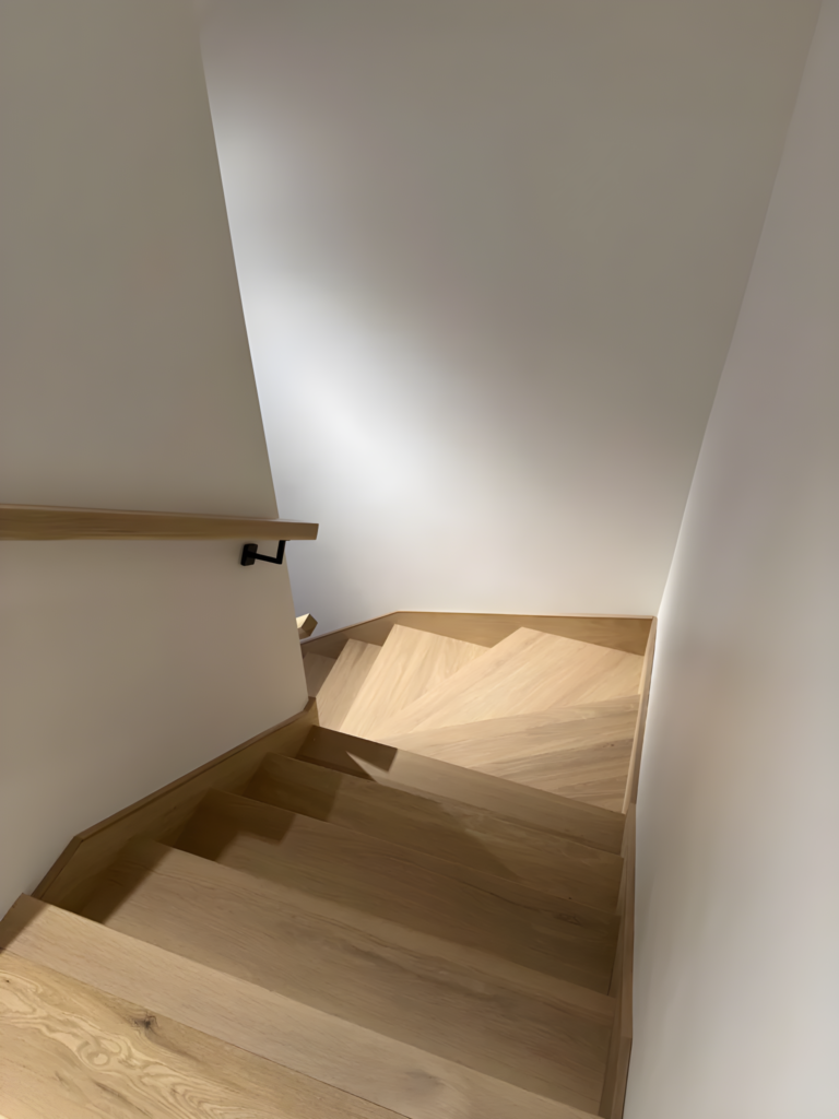 Winder staircase in oak natural to winder treads