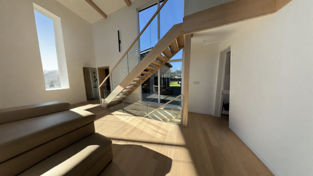 Escalier droit en chêne blanc à contremarches ouvertes